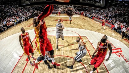 开云平台-欧冠半决赛之夜，布克关键战不手软，当凤凰城的太阳在篮球场升起