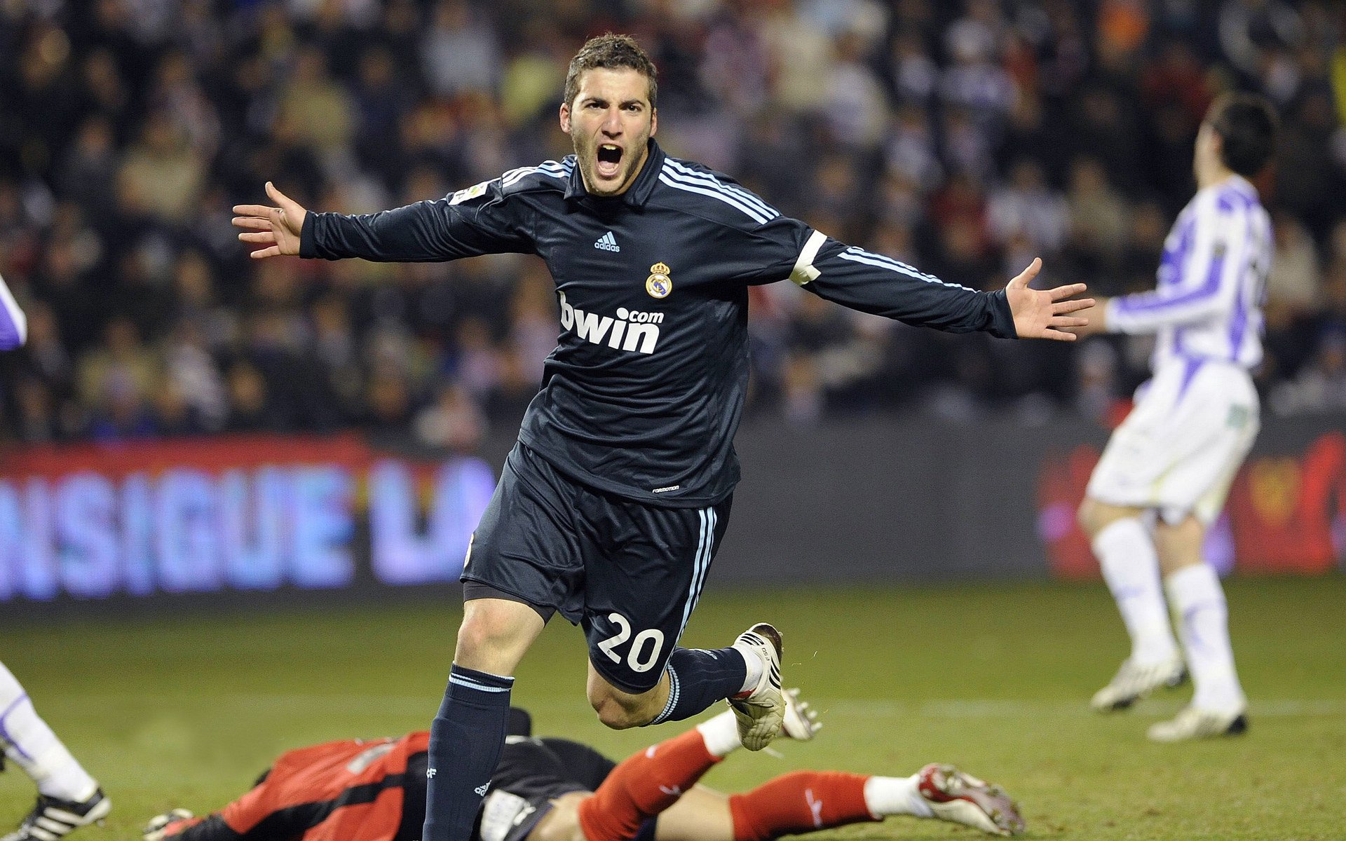 当浙江队掀翻篮网，德罗赞在欧冠决赛的东方回响