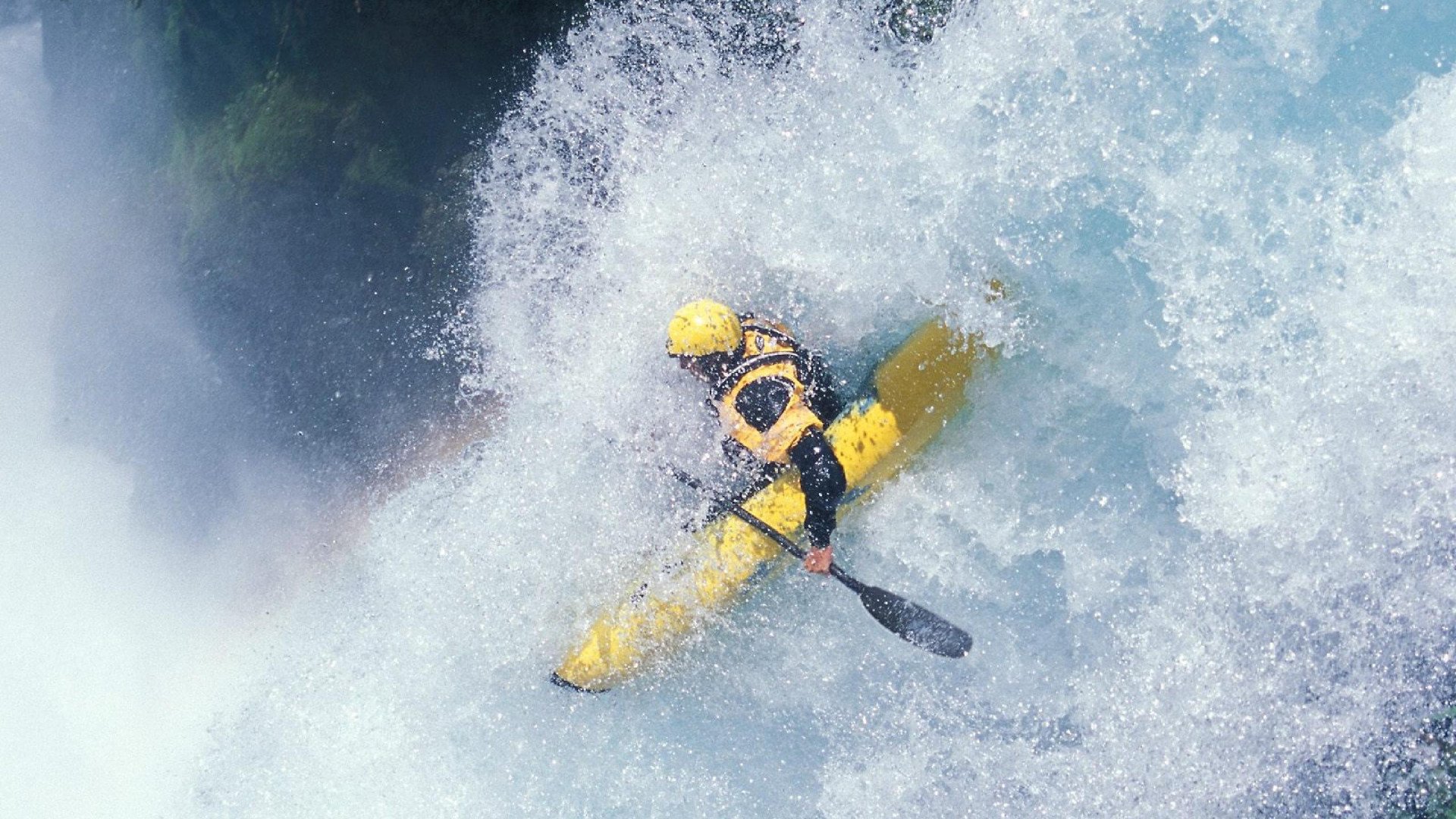 秘鲁险胜尼斯，当阿尔瓦雷斯在异国他乡成为关键先生